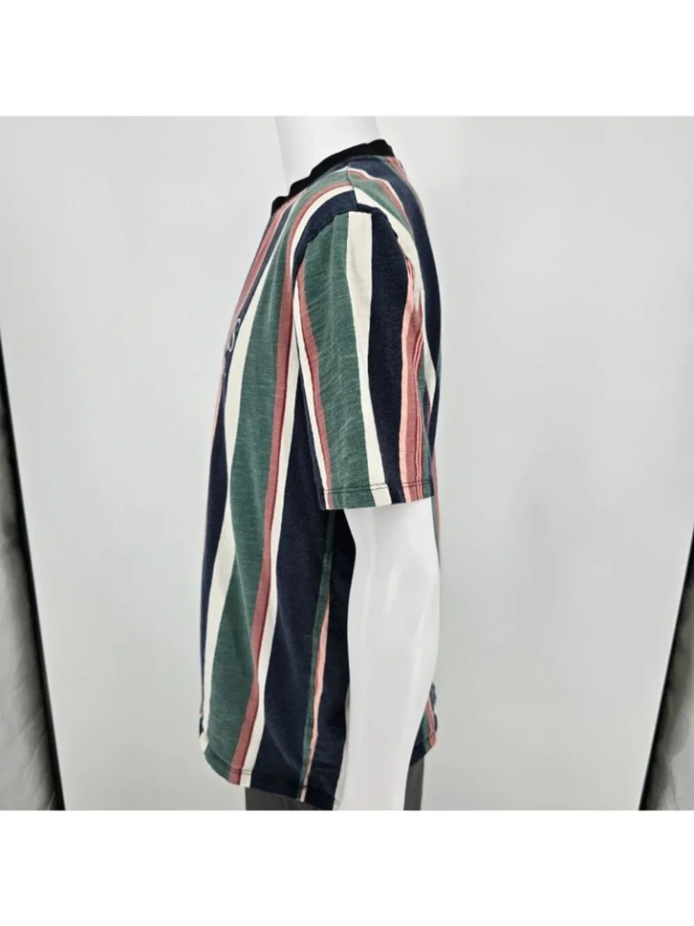 Guess Jeans U.S.A. Embroidered Logo Faded Multicolor Striped T-Shirt (M) - Picture 8 of 12